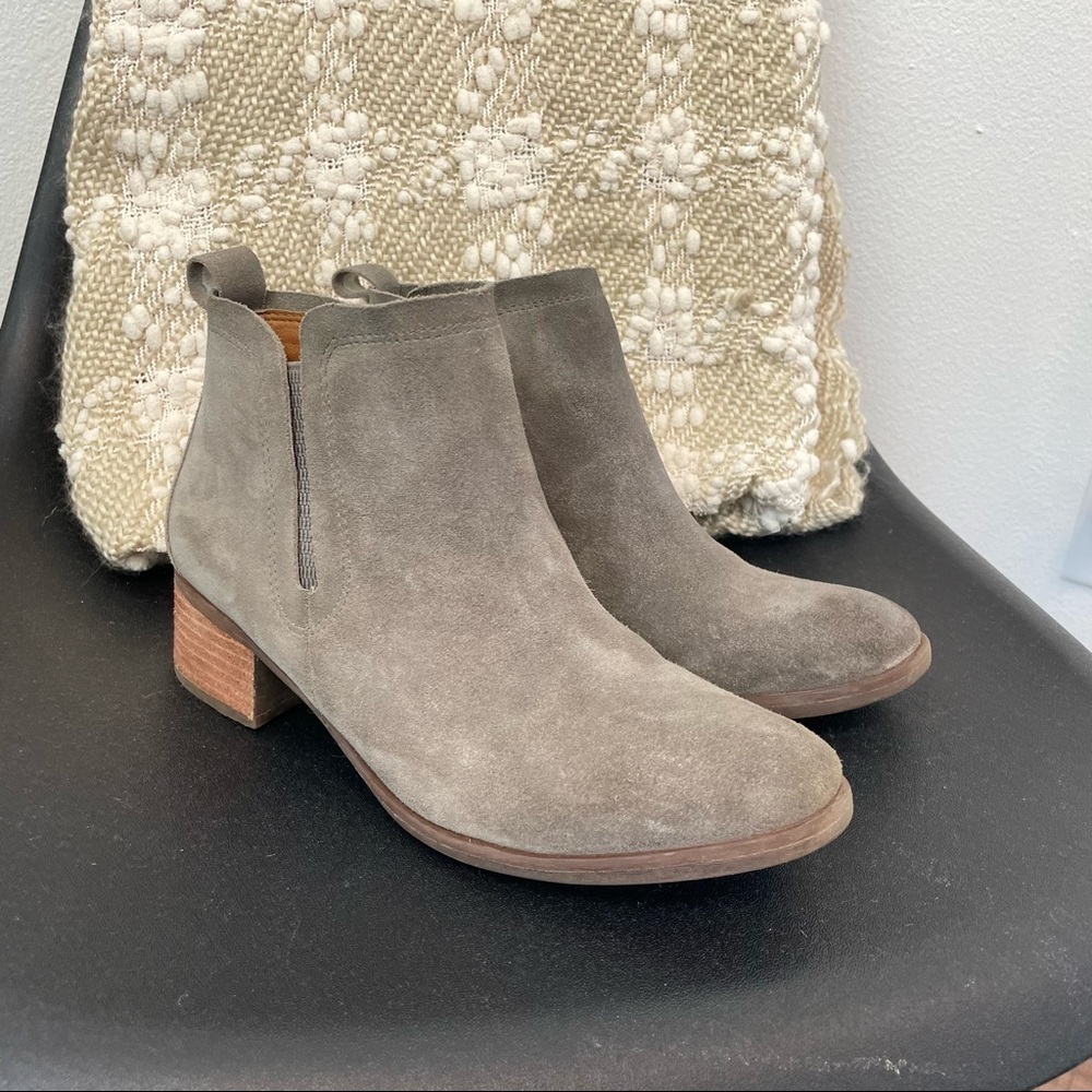 Korks Suede Ankle Boots